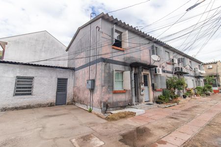 Casa de condomínio à venda com 40m², 2 quartos e 1 vaga Casa de condomínio à venda com 40m², 2 quartos e 1 vagaFachada
