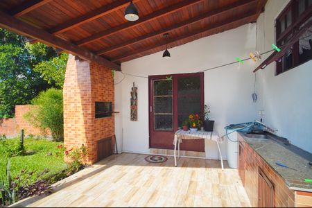 Casa à venda com 180m², 4 quartos e 2 vagasChurrasqueira