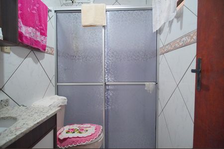 Casa à venda com 180m², 4 quartos e 2 vagasBanheiro 1