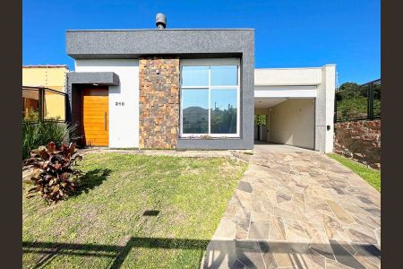 Casa à venda com 155m², 3 quartos e 4 vagas Casa à venda com 155m², 3 quartos e 4 vagasFachada