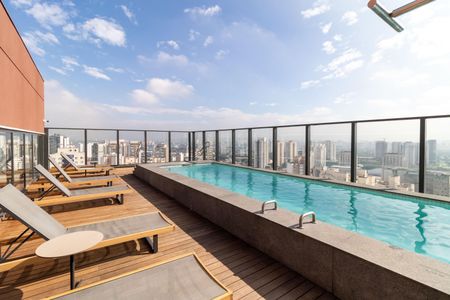 Studio para alugar com 28m², 1 quarto e sem vaga Studio para alugar com 28m², 1 quarto e sem vagaÁrea comum - Piscina