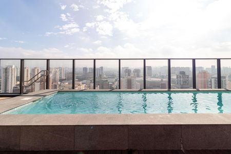 Studio para alugar com 28m², 1 quarto e sem vaga Studio para alugar com 28m², 1 quarto e sem vagaÁrea comum - Piscina