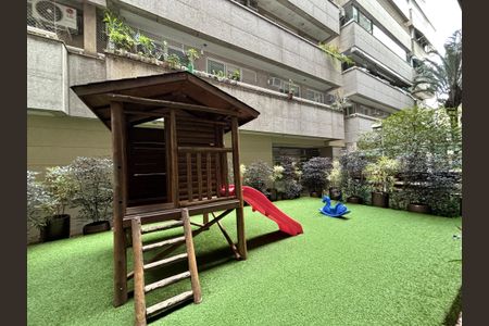 Apartamento à venda com 101m², 3 quartos e 2 vagas Apartamento à venda com 101m², 3 quartos e 2 vagasÁrea comum - playground