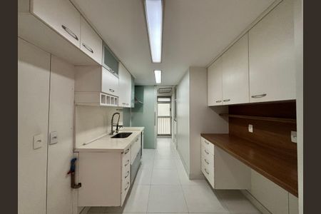 Apartamento à venda com 101m², 3 quartos e 2 vagas Apartamento à venda com 101m², 3 quartos e 2 vagasCozinha