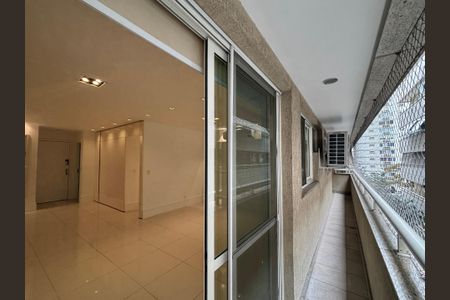 Apartamento à venda com 101m², 3 quartos e 2 vagas Apartamento à venda com 101m², 3 quartos e 2 vagasVaranda da sala e da suíte