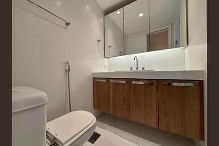 Apartamento à venda com 101m², 3 quartos e 2 vagas Apartamento à venda com 101m², 3 quartos e 2 vagasBanheiro social