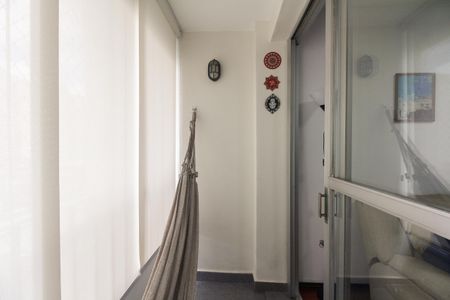 Apartamento à venda com 69m², 2 quartos e 1 vaga Apartamento à venda com 69m², 2 quartos e 1 vagaVaranda
