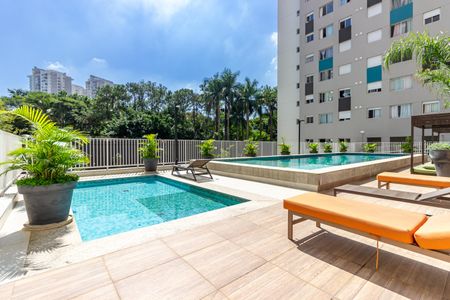 Apartamento à venda com 34m², 2 quartos e sem vaga Apartamento à venda com 34m², 2 quartos e sem vagaÁrea comum - Piscina