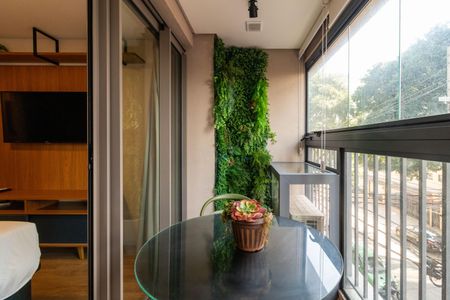 Apartamento à venda com 32m², 1 quarto e sem vaga Apartamento à venda com 32m², 1 quarto e sem vagaVaranda