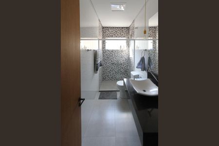 Casa à venda com 350m², 3 quartos e 4 vagasBanheiro Social