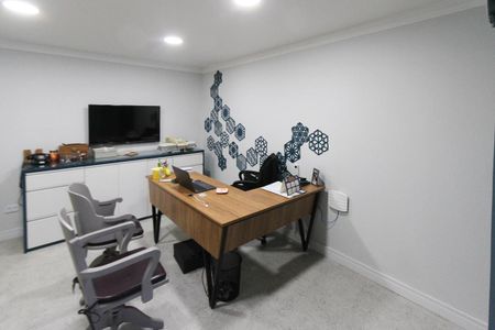 Casa à venda com 350m², 3 quartos e 4 vagasEscritório