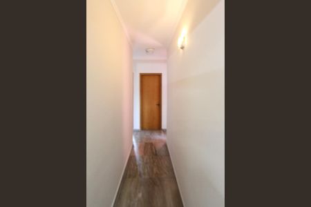 Casa à venda com 350m², 3 quartos e 4 vagasCorredor