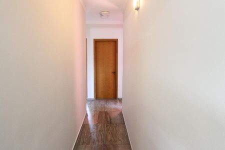Casa à venda com 350m², 3 quartos e 4 vagasCorredor