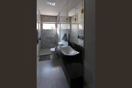 Casa à venda com 350m², 3 quartos e 4 vagasBanheiro Social