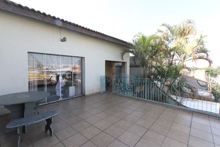 Casa à venda com 350m², 3 quartos e 4 vagasVaranda