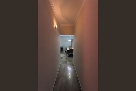 Casa à venda com 350m², 3 quartos e 4 vagasCorredor