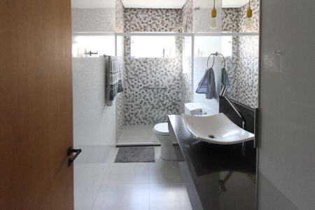 Casa à venda com 350m², 3 quartos e 4 vagasBanheiro Social