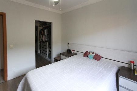 Casa à venda com 350m², 3 quartos e 4 vagasSuite