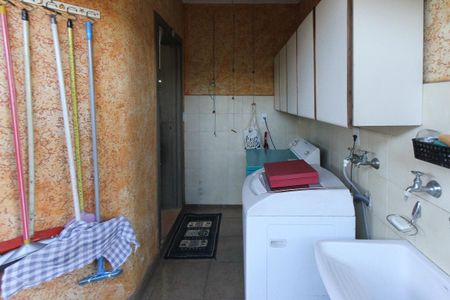 Casa à venda com 350m², 3 quartos e 4 vagasÁrea de serviço