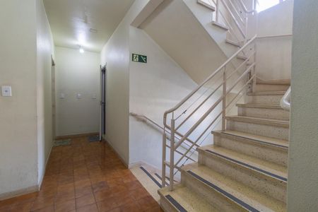 Apartamento à venda com 54m², 1 quarto e 1 vaga Apartamento à venda com 54m², 1 quarto e 1 vagaEscadas