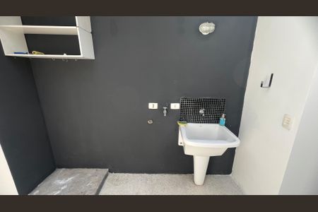 Casa à venda com 210m², 2 quartos e 2 vagas Casa à venda com 210m², 2 quartos e 2 vagasLavanderia