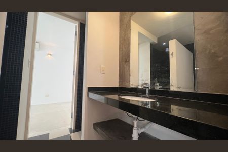 Casa à venda com 210m², 2 quartos e 2 vagas Casa à venda com 210m², 2 quartos e 2 vagasBanheiro da Suíte 1