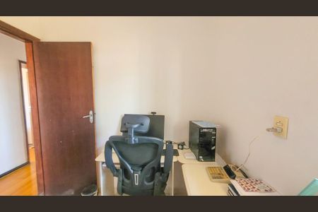 Apartamento à venda com 266m², 3 quartos e 4 vagas Apartamento à venda com 266m², 3 quartos e 4 vagasEscritório
