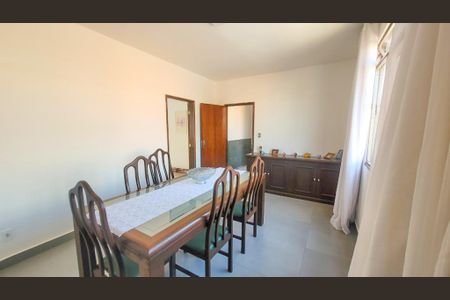 Apartamento à venda com 266m², 3 quartos e 4 vagas Apartamento à venda com 266m², 3 quartos e 4 vagasSala de Jantar