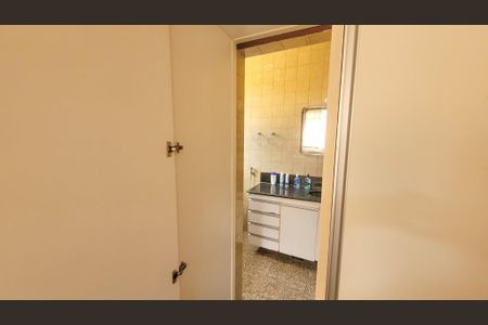 Apartamento à venda com 266m², 3 quartos e 4 vagas Apartamento à venda com 266m², 3 quartos e 4 vagasBanheiro