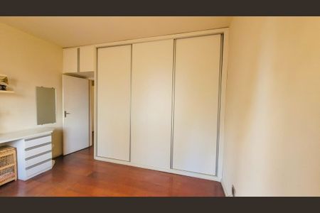 Apartamento à venda com 266m², 3 quartos e 4 vagas Apartamento à venda com 266m², 3 quartos e 4 vagasQuarto 6
