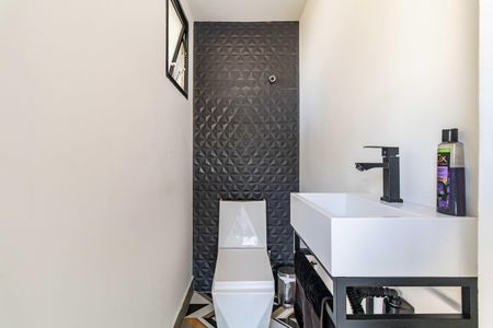 Apartamento à venda com 168m², 2 quartos e 2 vagas Apartamento à venda com 168m², 2 quartos e 2 vagasLavabo da Cobertura