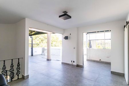 Apartamento à venda com 168m², 2 quartos e 2 vagas Apartamento à venda com 168m², 2 quartos e 2 vagasCobertura