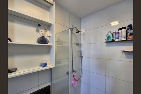 Apartamento à venda com 50m², 2 quartos e 2 vagas Apartamento à venda com 50m², 2 quartos e 2 vagasBanheiro