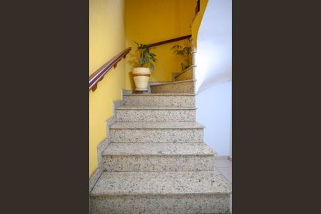 Casa à venda com 157m², 3 quartos e 2 vagasEscada