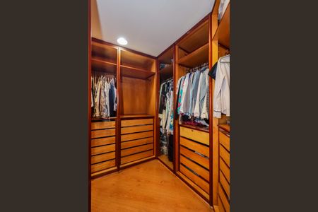 Apartamento para alugar com 300m², 4 quartos e 4 vagas Apartamento para alugar com 300m², 4 quartos e 4 vagasSuíte 3