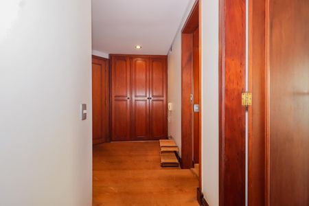 Apartamento para alugar com 300m², 4 quartos e 4 vagas Apartamento para alugar com 300m², 4 quartos e 4 vagasCorredor