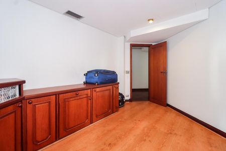 Apartamento para alugar com 300m², 4 quartos e 4 vagas Apartamento para alugar com 300m², 4 quartos e 4 vagasSuíte 4