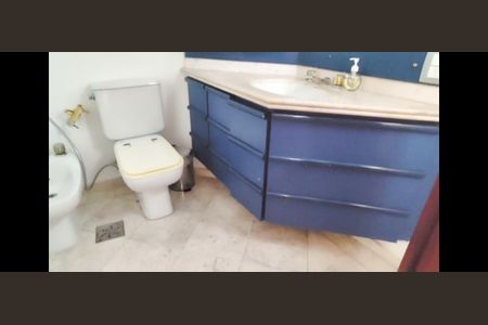 Apartamento para alugar com 300m², 4 quartos e 4 vagas Apartamento para alugar com 300m², 4 quartos e 4 vagasBanheiro da Suíte 1