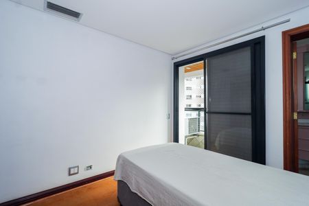 Apartamento para alugar com 300m², 4 quartos e 4 vagas Apartamento para alugar com 300m², 4 quartos e 4 vagasSuíte 2