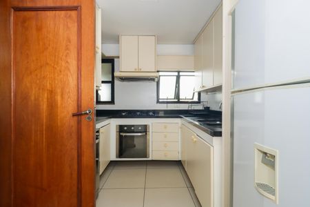 Apartamento para alugar com 300m², 4 quartos e 4 vagas Apartamento para alugar com 300m², 4 quartos e 4 vagasCozinha