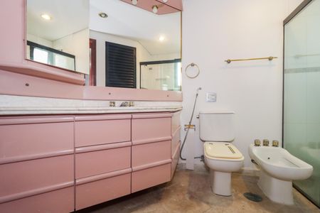 Apartamento para alugar com 300m², 4 quartos e 4 vagas Apartamento para alugar com 300m², 4 quartos e 4 vagasBanheiro da Suíte 2