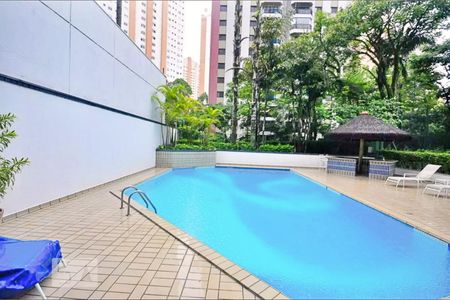 Apartamento para alugar com 300m², 4 quartos e 4 vagas Apartamento para alugar com 300m², 4 quartos e 4 vagasÁrea comum - Piscina