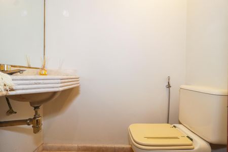 Apartamento para alugar com 300m², 4 quartos e 4 vagas Apartamento para alugar com 300m², 4 quartos e 4 vagasLavabo