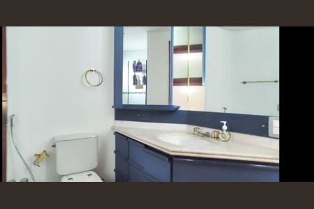 Apartamento para alugar com 300m², 4 quartos e 4 vagas Apartamento para alugar com 300m², 4 quartos e 4 vagasBanheiro da Suíte 1