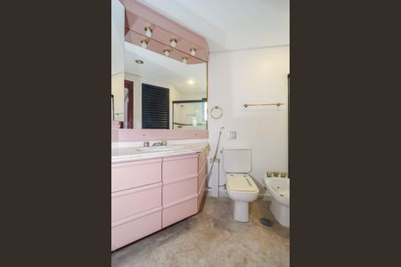 Apartamento para alugar com 300m², 4 quartos e 4 vagas Apartamento para alugar com 300m², 4 quartos e 4 vagasBanheiro da Suíte 2