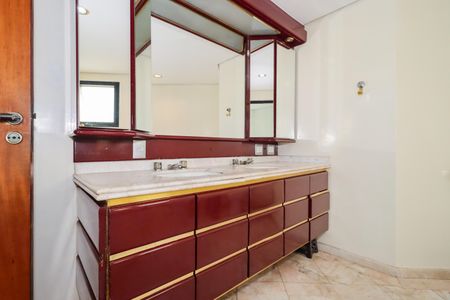 Apartamento para alugar com 300m², 4 quartos e 4 vagas Apartamento para alugar com 300m², 4 quartos e 4 vagasBanheiro da Suíte 3