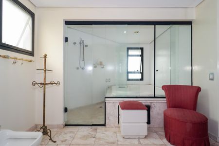 Apartamento para alugar com 300m², 4 quartos e 4 vagas Apartamento para alugar com 300m², 4 quartos e 4 vagasBanheiro da Suíte 3