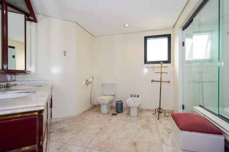 Apartamento para alugar com 300m², 4 quartos e 4 vagas Apartamento para alugar com 300m², 4 quartos e 4 vagasBanheiro da Suíte 3