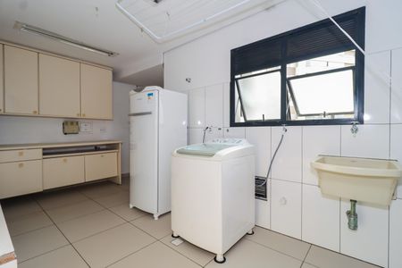 Apartamento para alugar com 300m², 4 quartos e 4 vagas Apartamento para alugar com 300m², 4 quartos e 4 vagasÁrea de Serviço