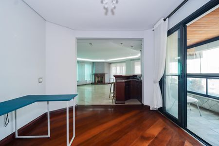 Apartamento para alugar com 300m², 4 quartos e 4 vagas Apartamento para alugar com 300m², 4 quartos e 4 vagasSala de Jantar